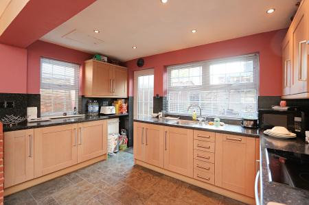 2 bedroom Terraced House for sale in Haddon Close, Syston, LE7