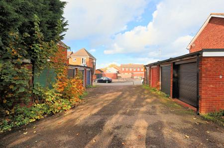 2 bedroom Terraced House for sale in Haddon Close, Syston, LE7