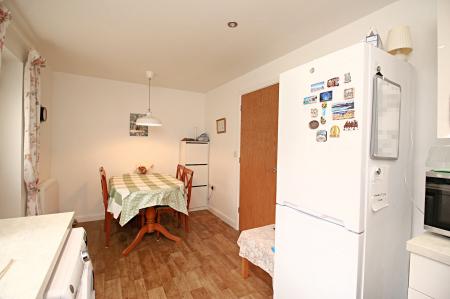 2 bedroom Semi-detached house for sale in Harston Lane, Leicester, LE4