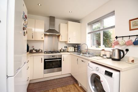 2 bedroom Semi-detached house for sale in Harston Lane, Leicester, LE4