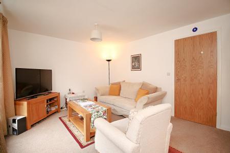 2 bedroom Semi-detached house for sale in Harston Lane, Leicester, LE4