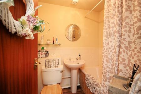 2 bedroom Terraced House for sale in Heath Avenue, Syston, LE7