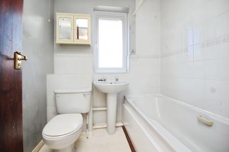 2 bedroom End of terrace house for sale in Heath Avenue, Syston, LE7