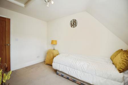 2 bedroom Cottage for sale in High Street, Syston, LE7