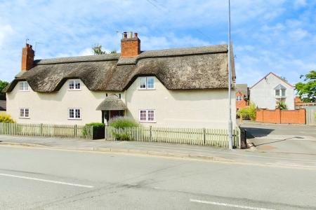 2 bedroom Cottage for sale in High Street, Syston, LE7