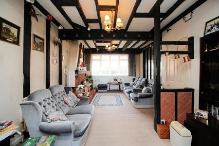 4 bedroom Detached house for sale in Highway Road, Thurmaston, LE4