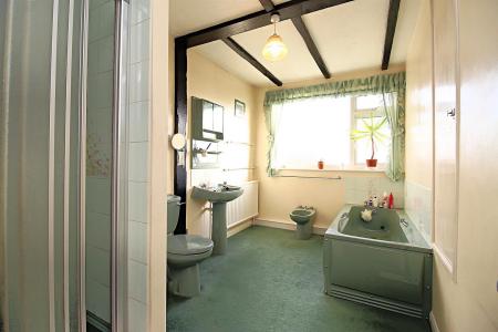 4 bedroom Detached house for sale in Highway Road, Thurmaston, LE4