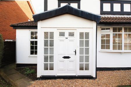 4 bedroom Detached house for sale in Highway Road, Thurmaston, LE4