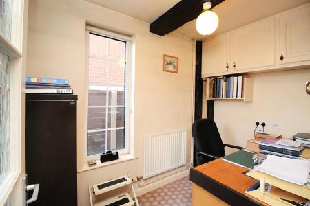 4 bedroom Detached house for sale in Highway Road, Thurmaston, LE4