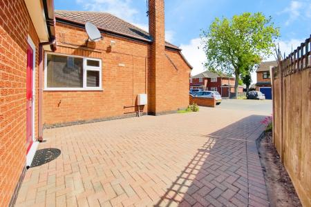 5 bedroom Detached bungalow for sale in Highway Road, Thurmaston, LE4