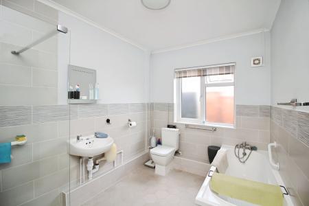 2 bedroom Detached bungalow for sale in Highway Road, Thurmaston, LE4