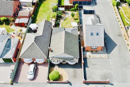 2 bedroom Detached bungalow for sale in Highway Road, Thurmaston, LE4