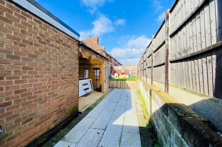 3 bedroom Semi-detached house for sale in Corner Plot - Hillcroft Close, Thurmaston, LE4