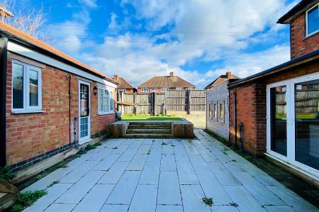 3 bedroom Semi-detached house for sale in Corner Plot - Hillcroft Close, Thurmaston, LE4