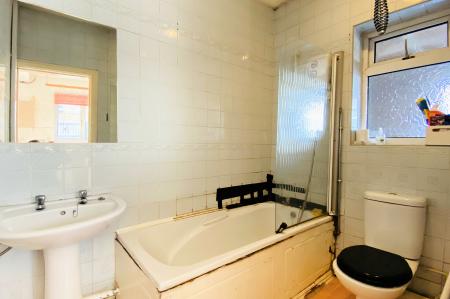 3 bedroom Semi-detached house for sale in Corner Plot - Hillcroft Close, Thurmaston, LE4