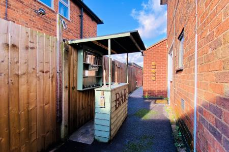 4 bedroom Semi-detached house for sale in Extended to Rear - Hillcroft Close, Thurmaston, LE4