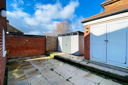 4 bedroom Semi-detached house for sale in Extended to Rear - Hillcroft Close, Thurmaston, LE4