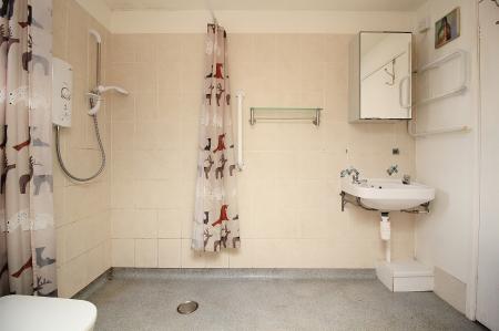 4 bedroom Semi-detached house for sale in Extended to Rear - Hillcroft Close, Thurmaston, LE4