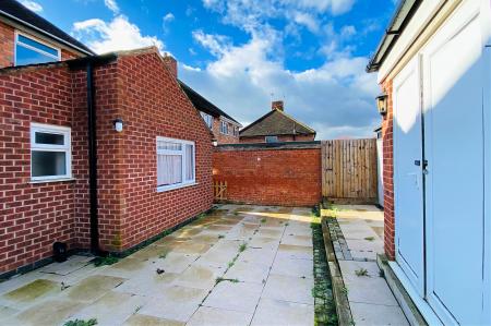 4 bedroom Semi-detached house for sale in Extended to Rear - Hillcroft Close, Thurmaston, LE4