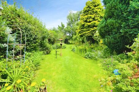 4 bedroom Semi-detached house for sale in Humberstone Lane, Thurmaston, LE4