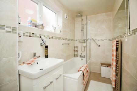 4 bedroom Semi-detached house for sale in Humberstone Lane, Thurmaston, LE4