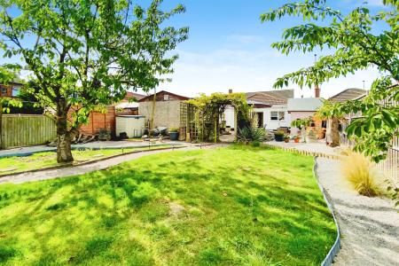 4 bedroom Detached bungalow for sale in Humberstone Lane, Thurmaston, LE4