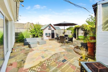 4 bedroom Detached bungalow for sale in Humberstone Lane, Thurmaston, LE4