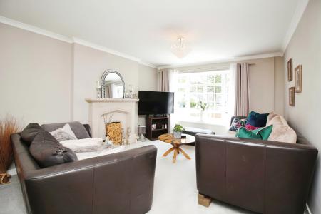 4 bedroom Detached house for sale in Hungarton Drive, Syston, LE7