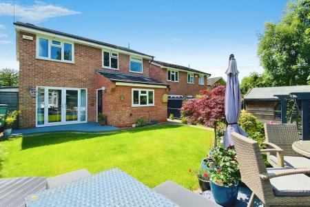 4 bedroom Detached house for sale in Hungarton Drive, Syston, LE7