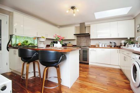 4 bedroom Detached house for sale in Hungarton Drive, Syston, LE7