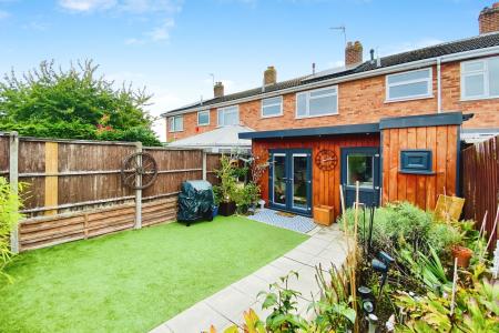 3 bedroom Terraced House for sale in Huntsmans Dale, East Goscote, LE7