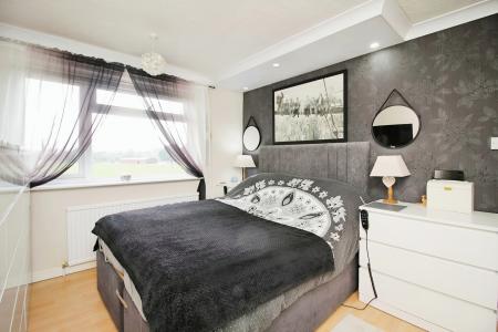 3 bedroom Terraced House for sale in Huntsmans Dale, East Goscote, LE7