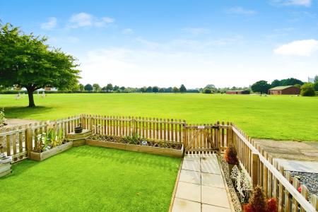 3 bedroom Terraced House for sale in Huntsmans Dale, East Goscote, LE7