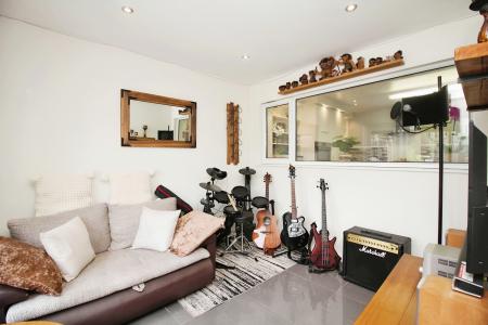 3 bedroom Terraced House for sale in Huntsmans Dale, East Goscote, LE7