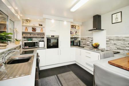 3 bedroom Terraced House for sale in Huntsmans Dale, East Goscote, LE7