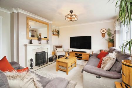 3 bedroom Terraced House for sale in Huntsmans Dale, East Goscote, LE7