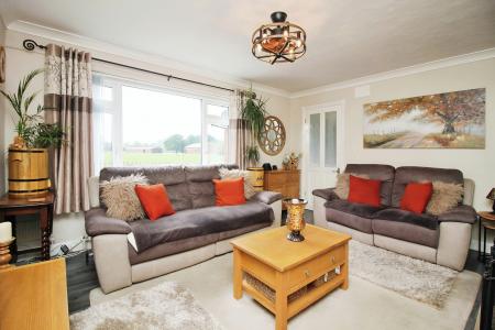 3 bedroom Terraced House for sale in Huntsmans Dale, East Goscote, LE7