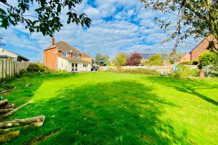 3 bedroom Detached house for sale in June Avenue, Thurmaston, LE4