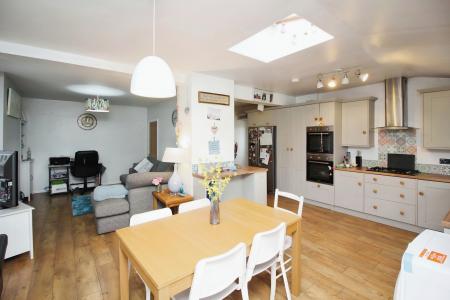 3 bedroom Detached house for sale in June Avenue, Thurmaston, LE4