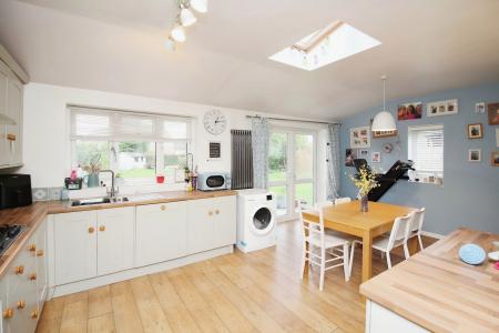 3 bedroom Detached house for sale in June Avenue, Thurmaston, LE4