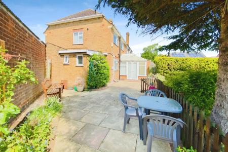 3 bedroom Semi-detached house for sale in June Avenue, Thurmaston, LE4