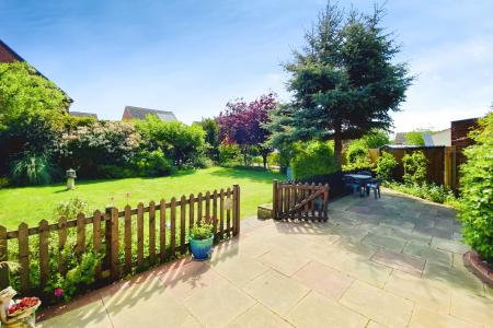 3 bedroom Semi-detached house for sale in June Avenue, Thurmaston, LE4