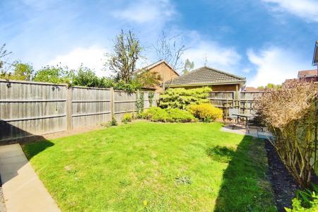 3 bedroom Semi-detached house for sale in Kingfisher Road, Mountsorrel, LE12