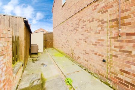 2 bedroom Semi-detached house for sale in Laithwaite Close, Anstey Heights, Leicester, LE4
