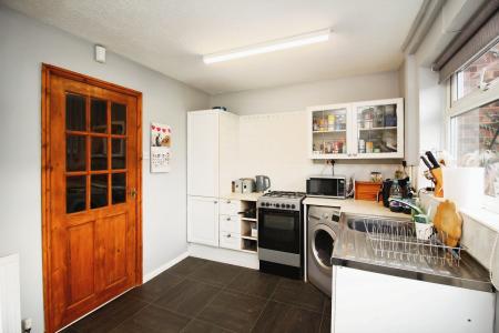 2 bedroom Semi-detached house for sale in Laithwaite Close, Anstey Heights, Leicester, LE4