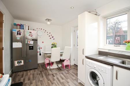 4 bedroom Town house for sale in Langton Way, Leicester, LE4