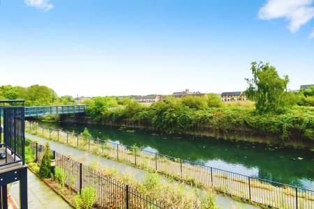 4 bedroom Town house for sale in Langton Way, Leicester, LE4