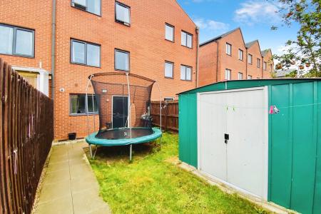 4 bedroom Town house for sale in Langton Way, Leicester, LE4