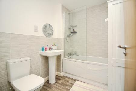 4 bedroom Town house for sale in Langton Way, Leicester, LE4