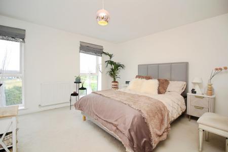 4 bedroom Town house for sale in Langton Way, Leicester, LE4